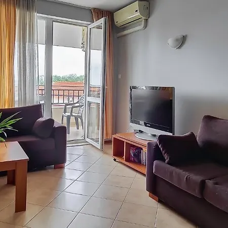 Апартамент Sunny Hills Слънчев бряг